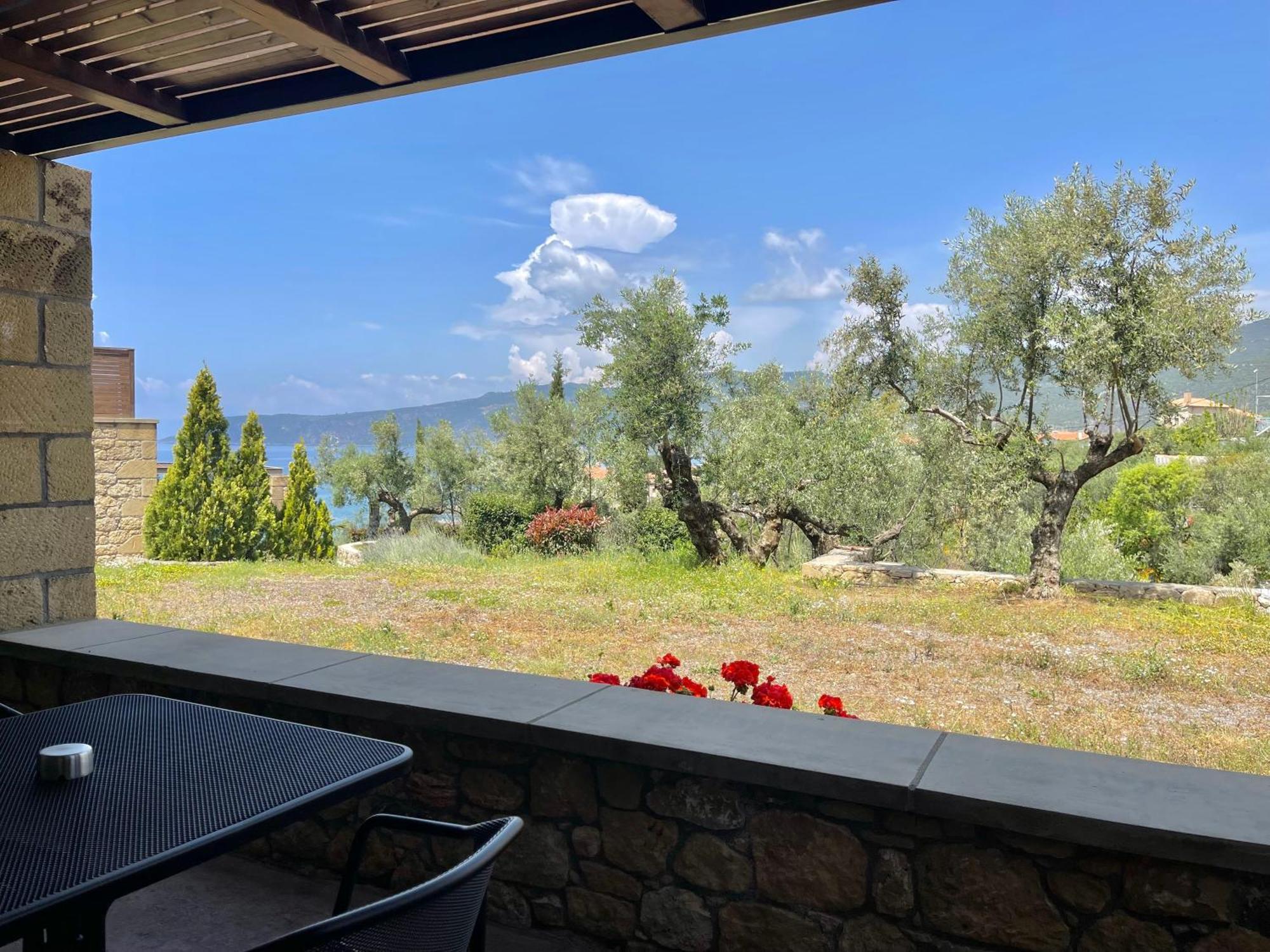 Diapori Suites Hotel Kardamyli Exterior photo